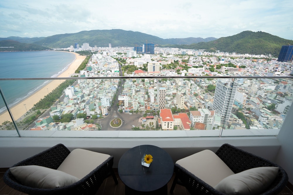 Two-bedroom Family Oceanview - Photo 15