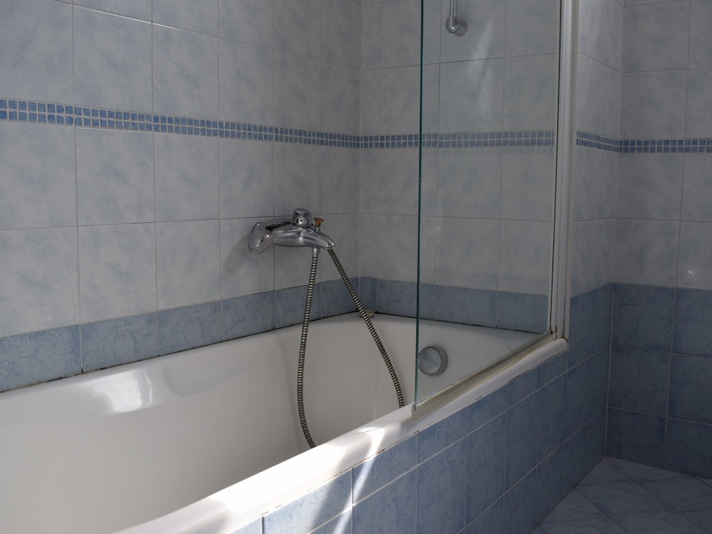Standard Double Room - Photo 13