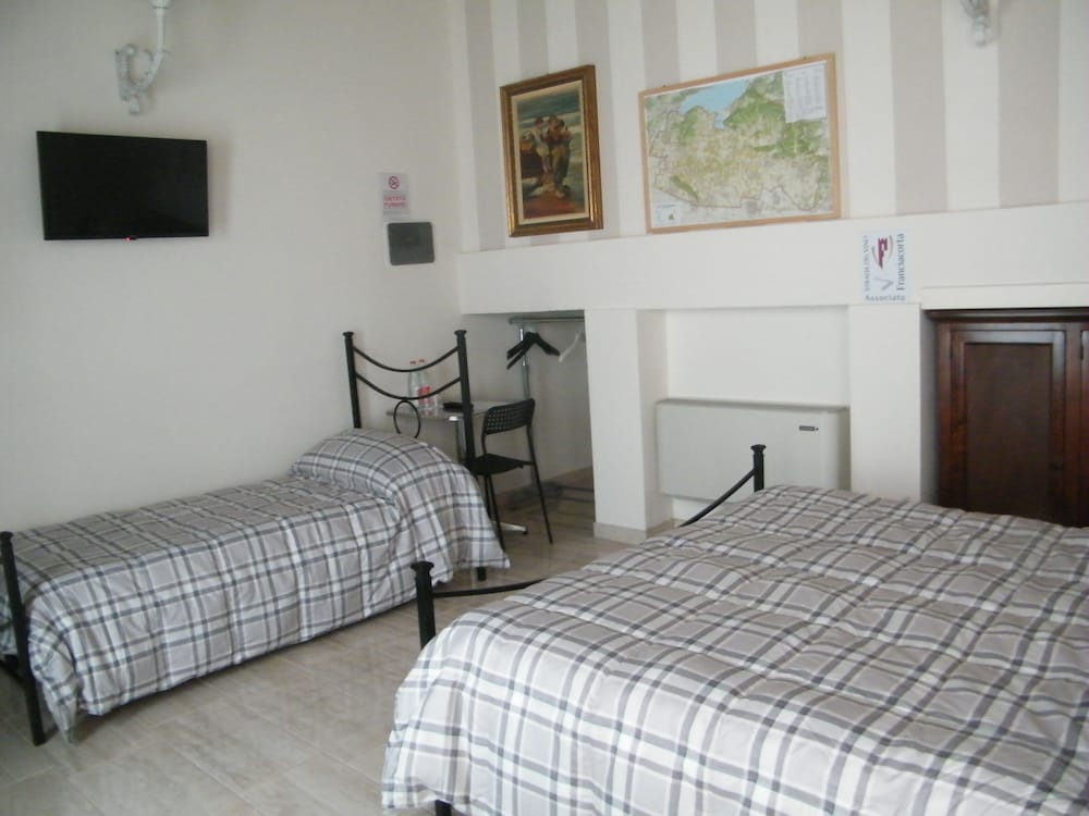 Deluxe Triple Room photo 3