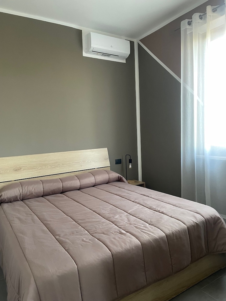 Room, Mobility Accessible photo 2