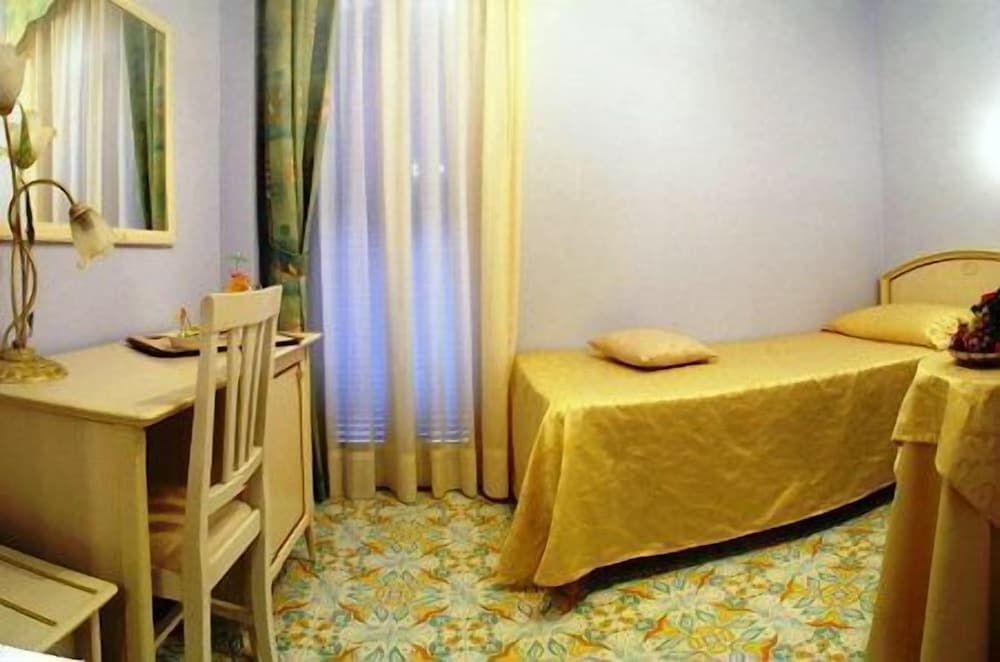 Single Room photo 1