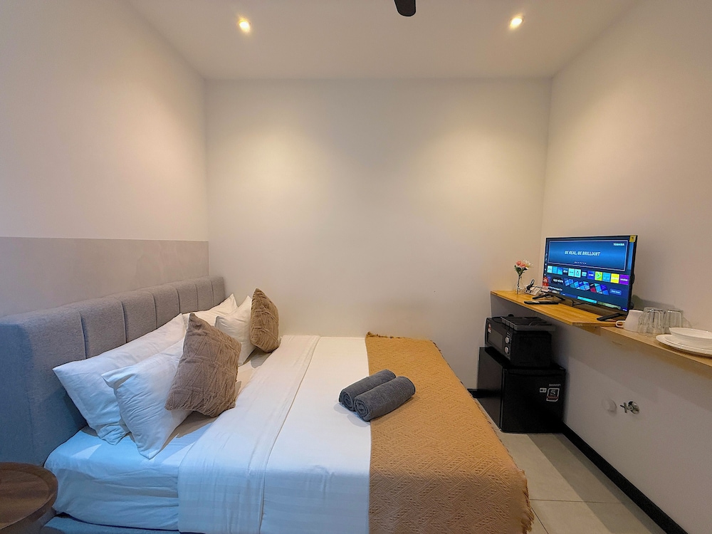 Junior Suite, 1 Queen Bed, Non Smoking, Private Bathroom