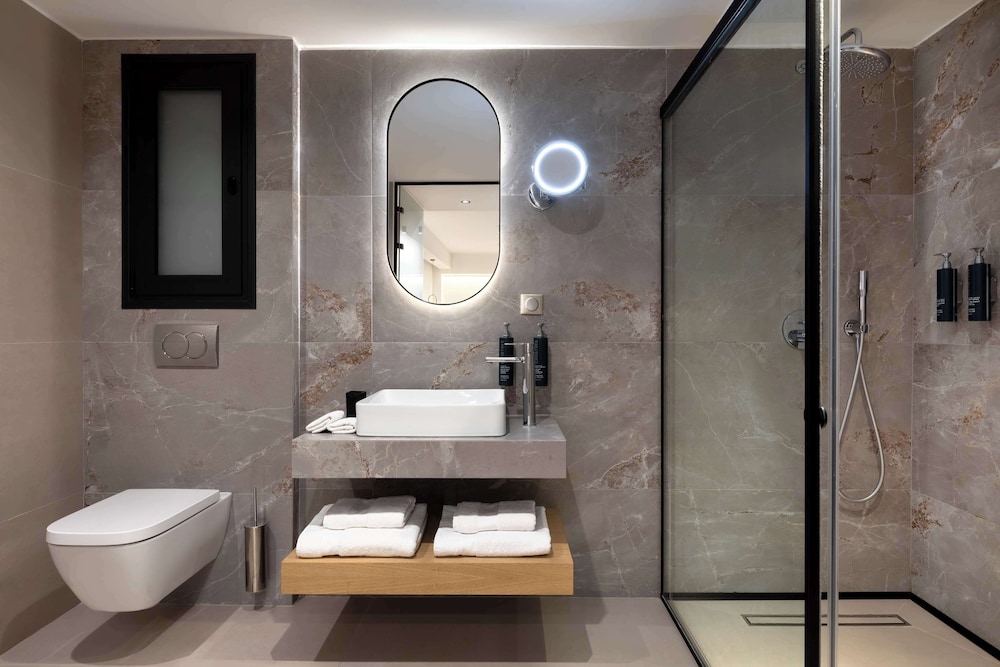 Deluxe Room, 2 Twin Beds thumbnail 6