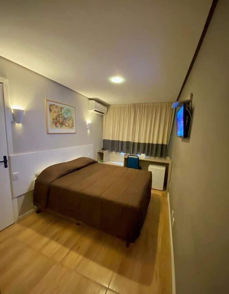 Suite - Photo 1