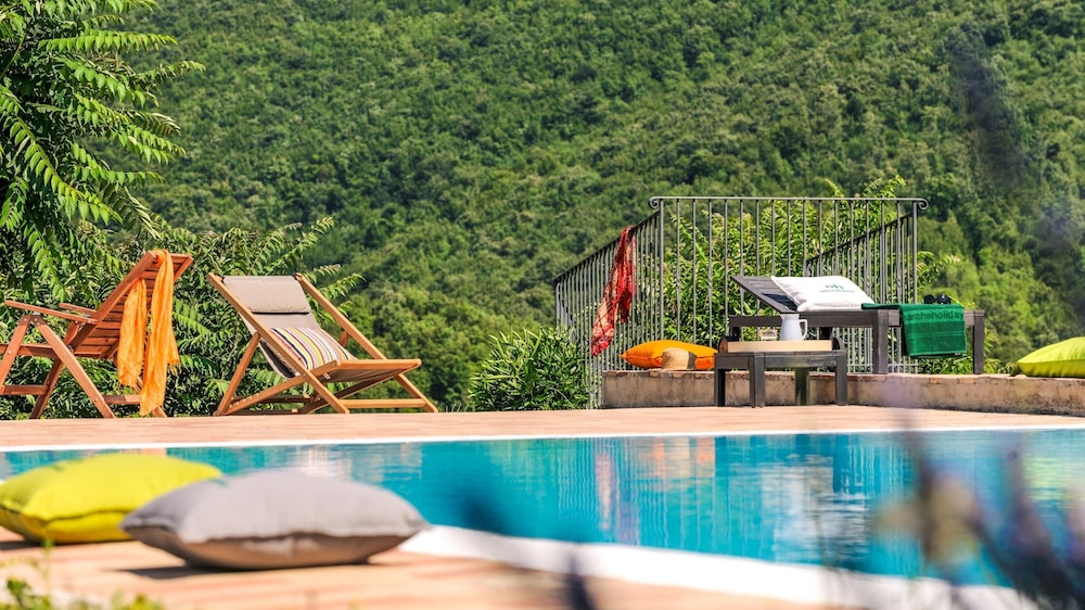 Villa photo 2