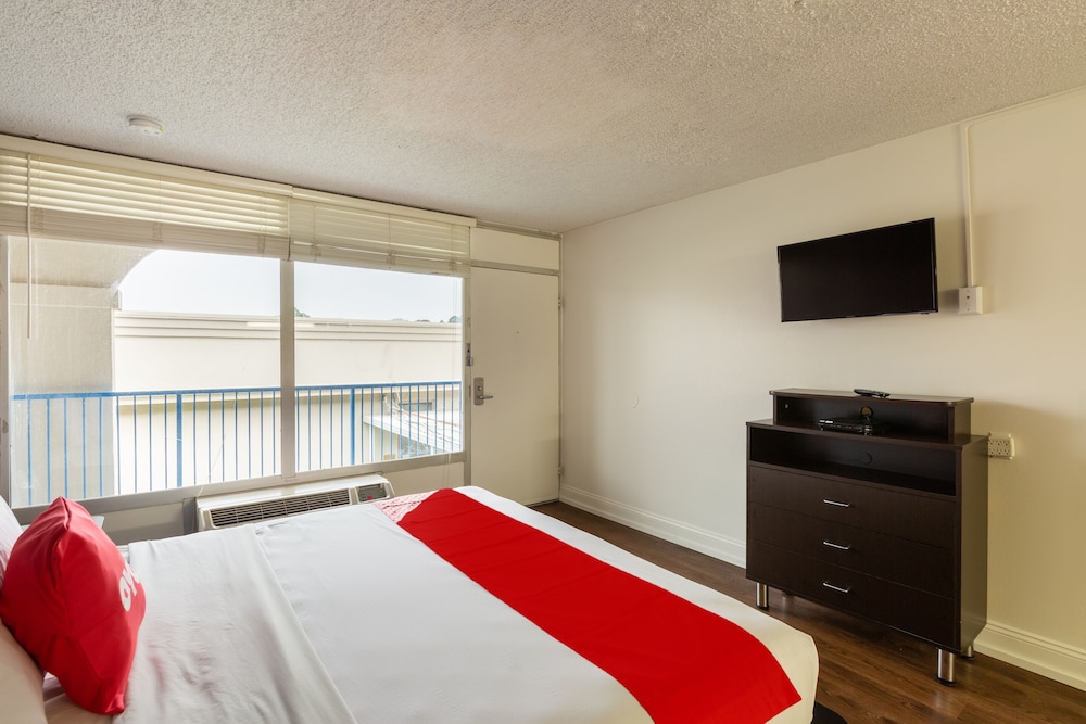 Premium Room, 1 King Bed, Jetted Tub photo 1