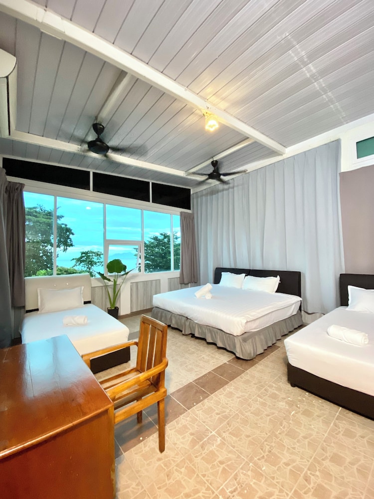 Family Quadruple Room, Partial Sea View
