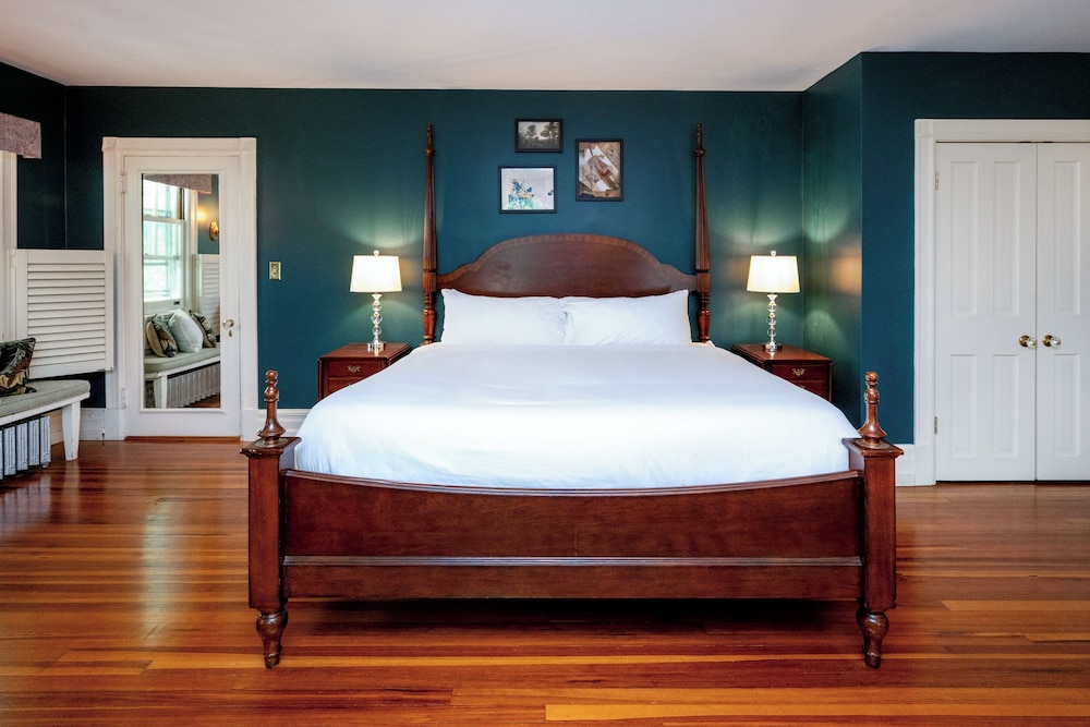 Deluxe Room, 1 King Bed (Dewey Inn)