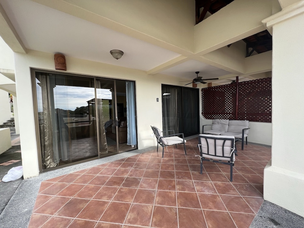 Luxury Apartment, 2 Bedrooms, Kitchen, Ocean View photo 3