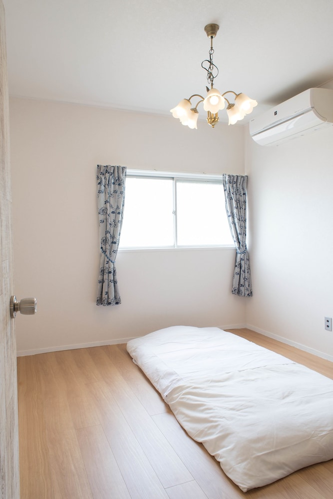 Economy Twin Room, Shared Bathroom photo 1