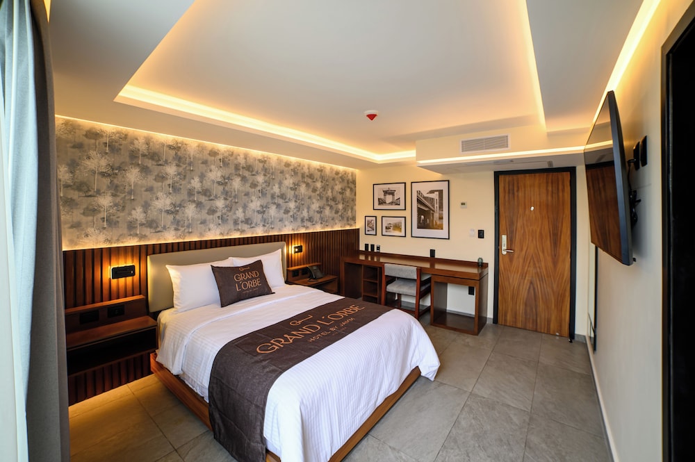 Executive Room, City View