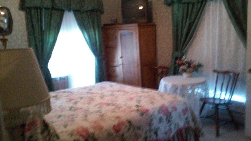 Classic Room, 1 Queen Bed, Bathtub photo 2