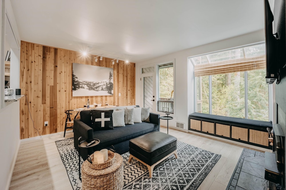 Condo, 1 Bedroom, Balcony, Mountain View