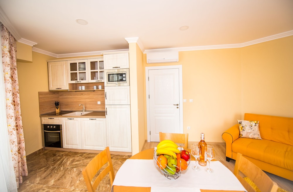Apartment, 2 Bedrooms, Balcony, Partial Sea View photo 2