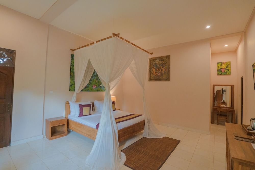 Classic Room, 1 Queen Bed, Bathtub, Garden View