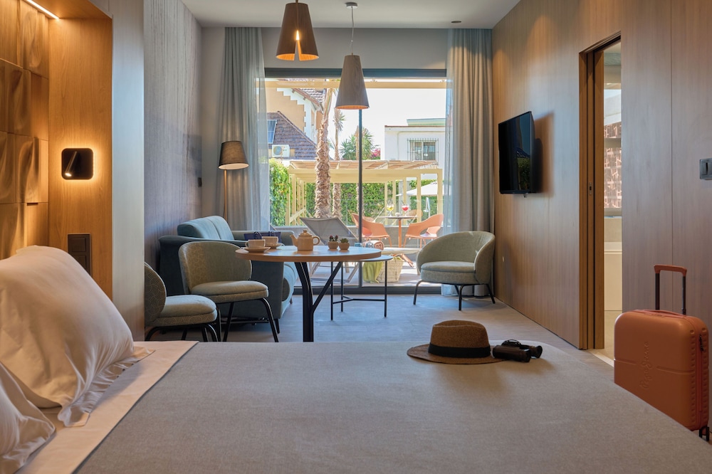 Junior Suite con Jacuzzi y Terraza con vista Piscina - Photo 9