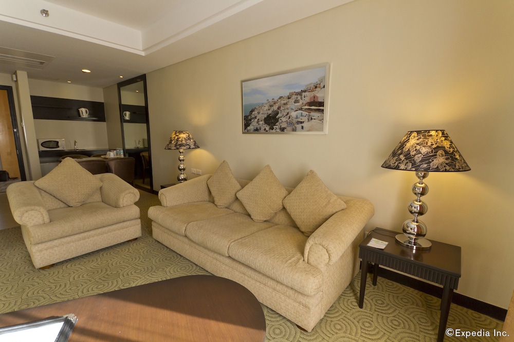 Executive Suite - Photo 7