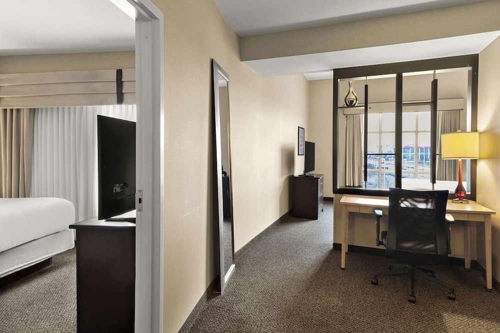 Suite, Multiple Beds, Non Smoking (Upgrade) - Photo 3