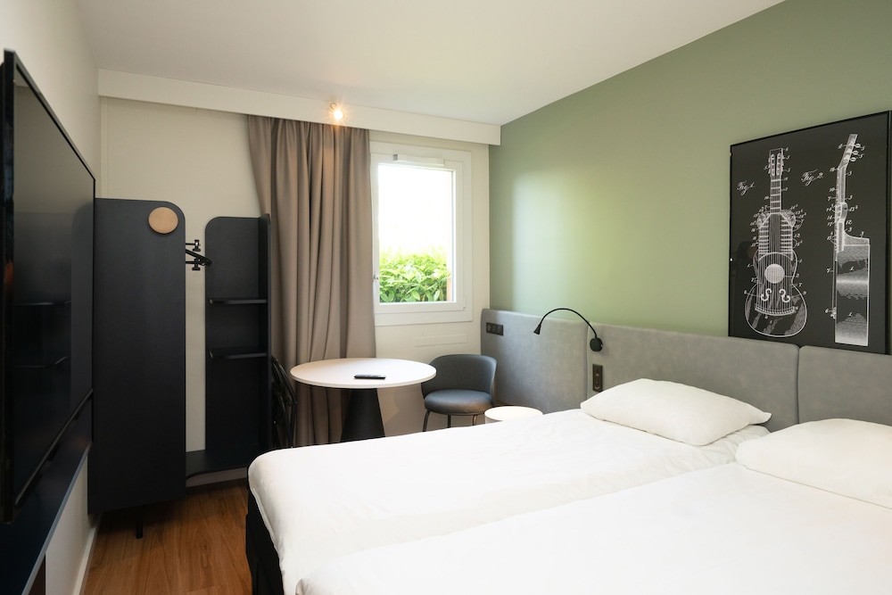 Standard Room, 2 Twin Beds - Photo 1