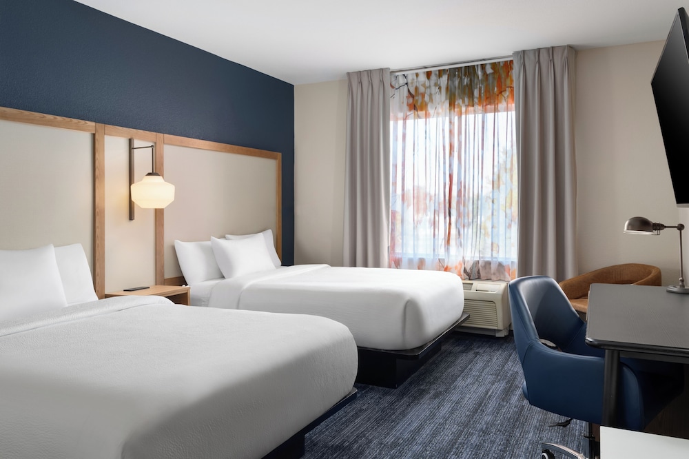 Room, 2 Queen Beds - Photo 3
