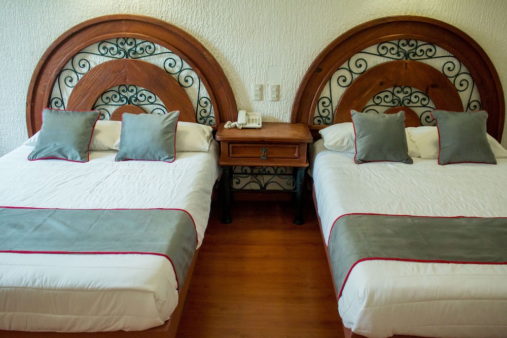 Standard Room, 2 Double Beds photo 2