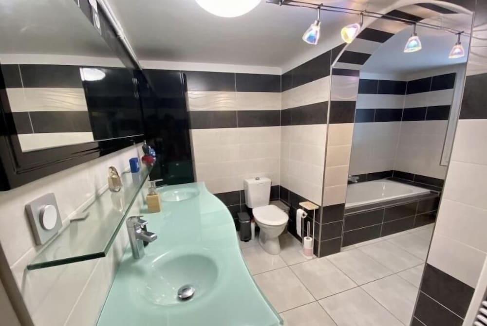 Comfort Suite, Pool View photo 2