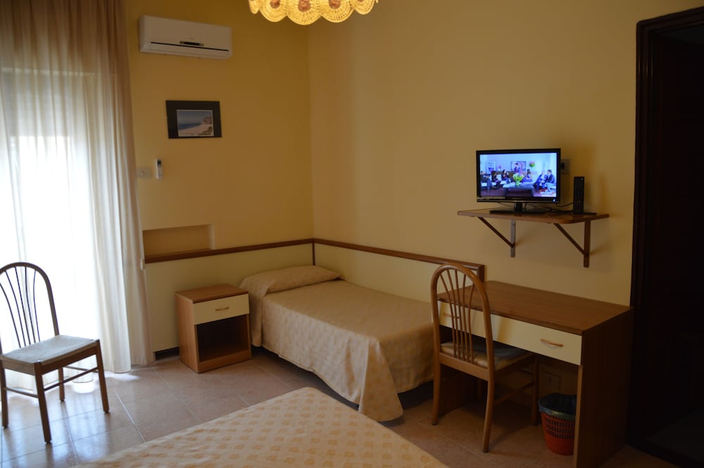 Standard Triple Room photo 3