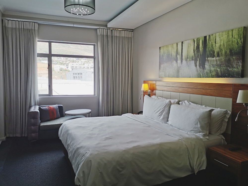 Deluxe Room, 1 King Bed - Photo 3