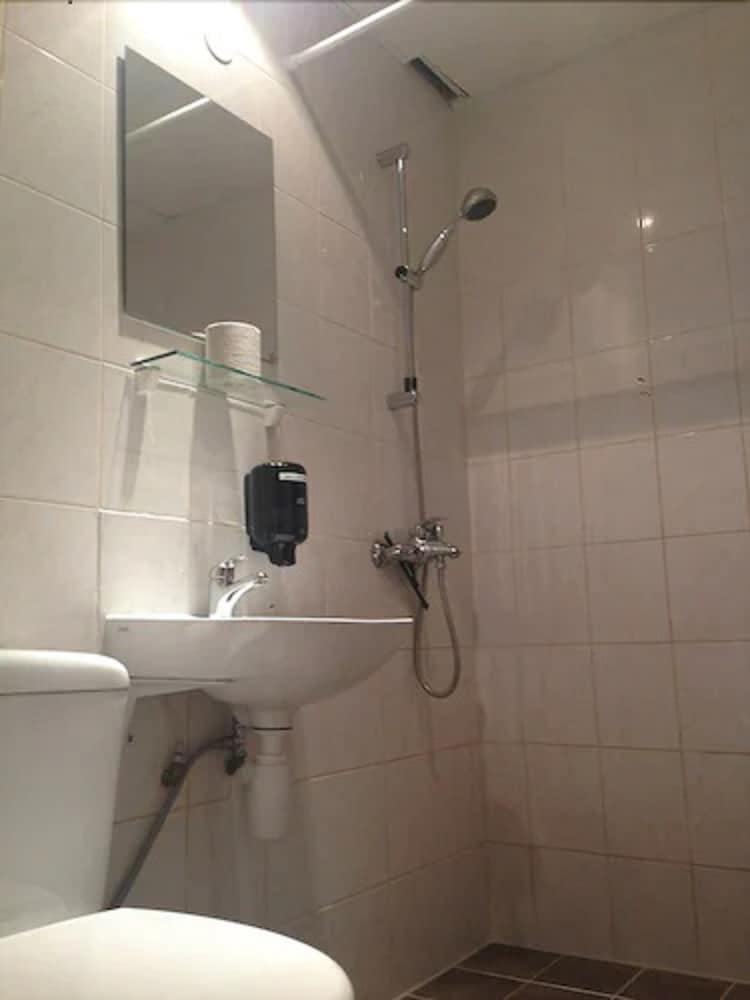 Quadruple Room - Photo 3