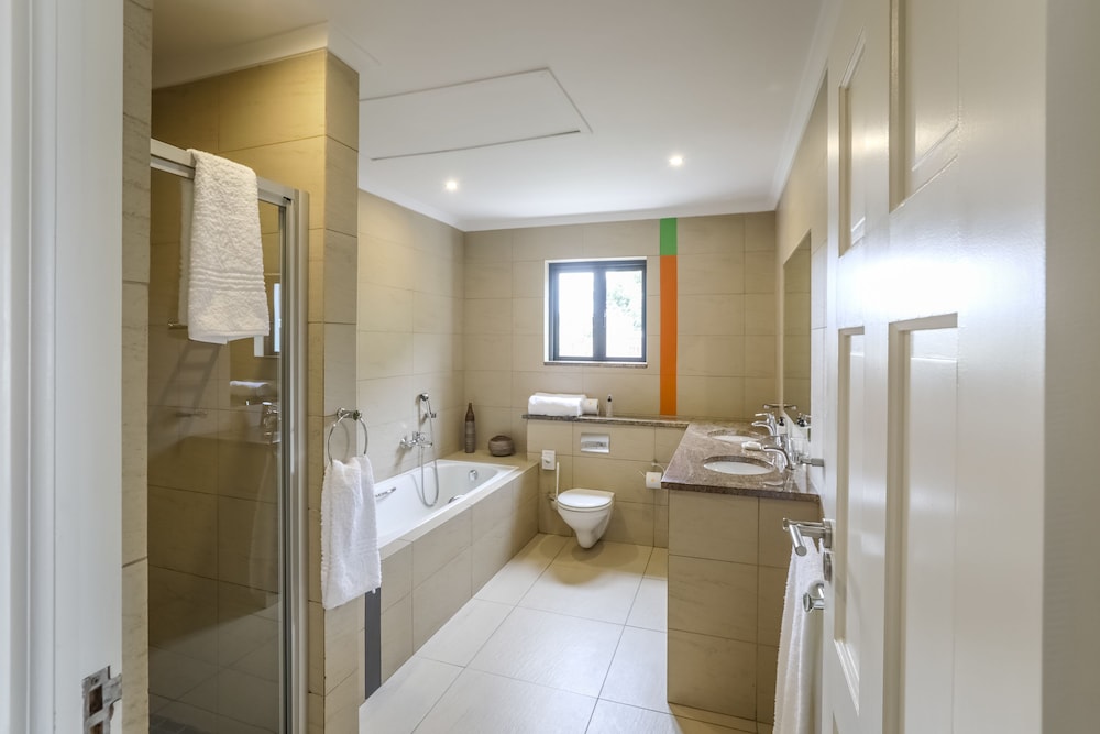 Luxury Double Room, 1 Queen Bed, Balcony, Lakeside, photo 6