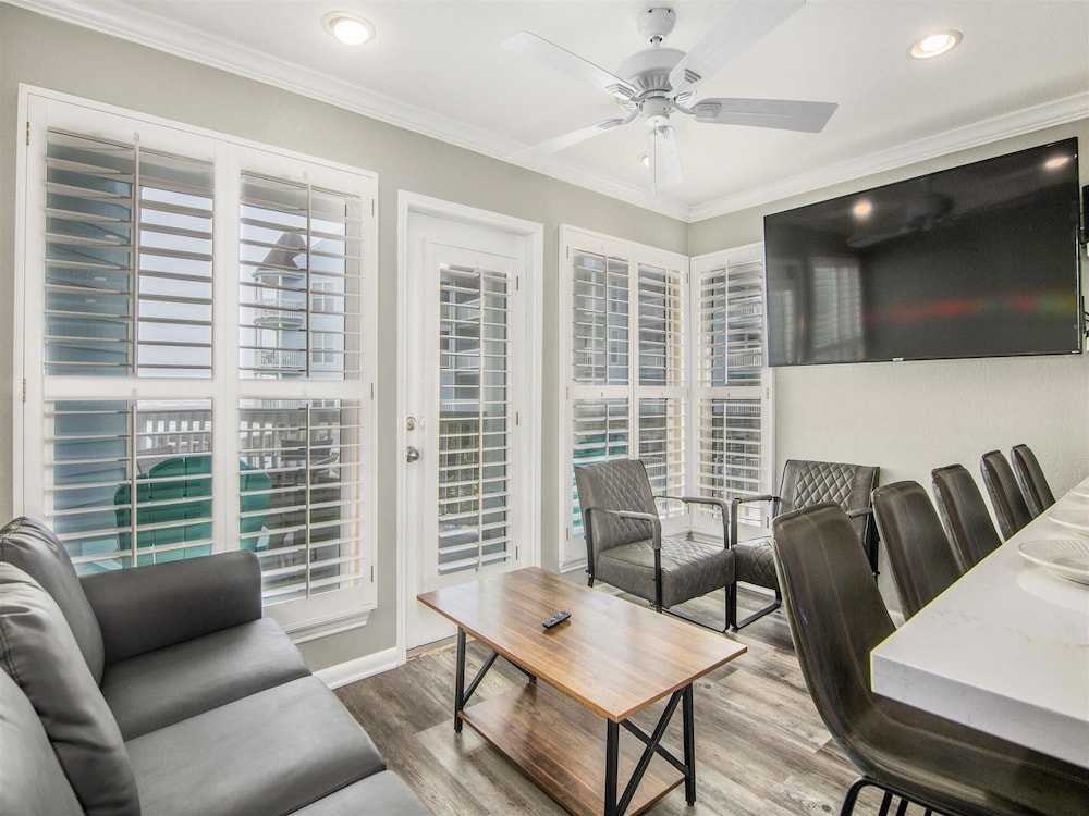 Condo, 2 Bedrooms