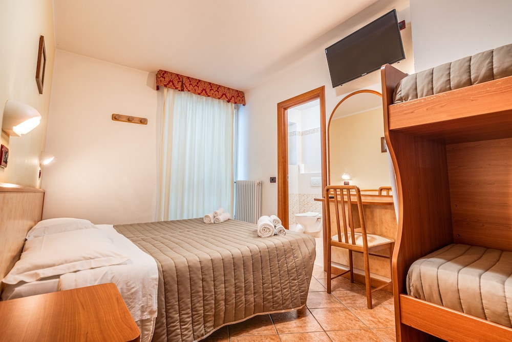Standard Quadruple Room photo 3