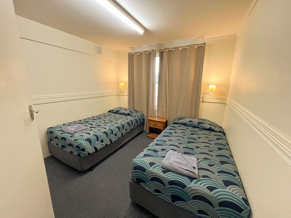 Motel Room - Queen and Two Singles photo 3