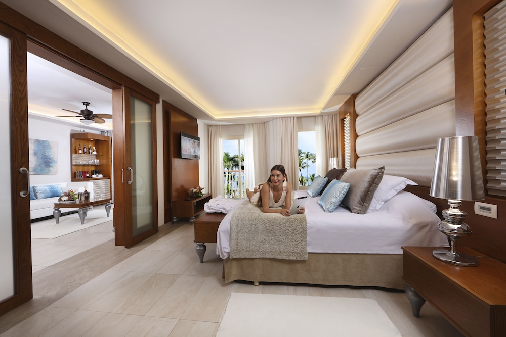 Mirage Club Ocean View Suite With Outdoor Jacuzzi