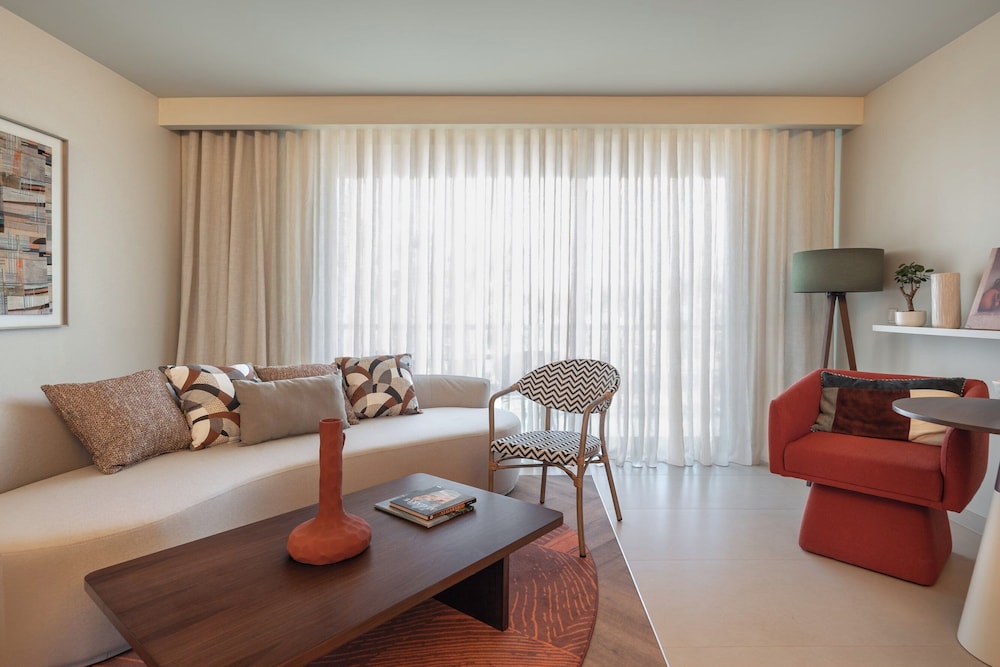 Suite, 1 Bedroom - Photo 4