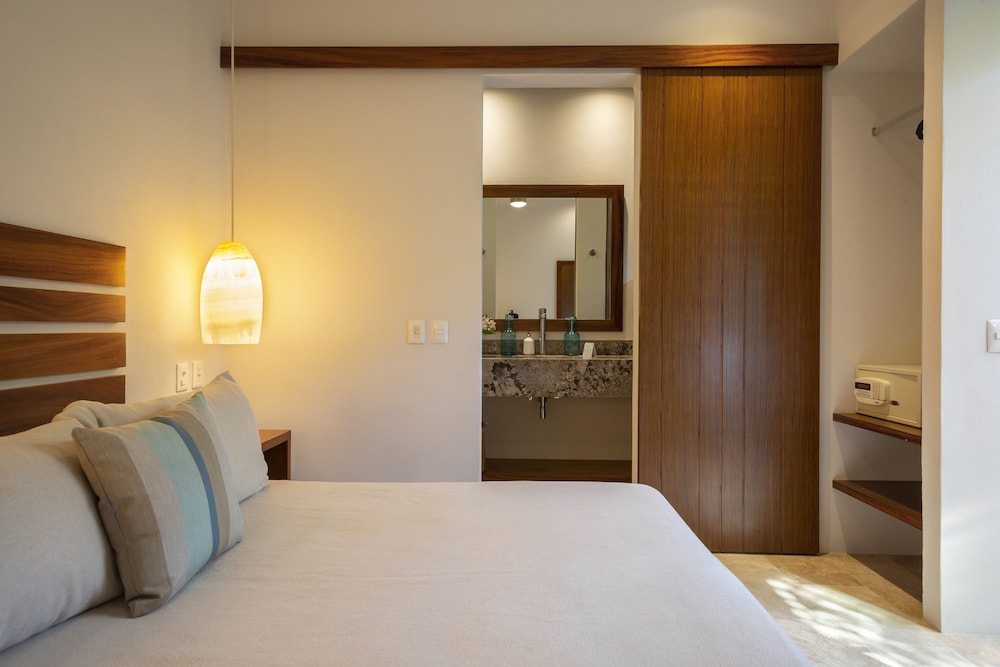 Basic Room, 1 Queen Bed photo 3
