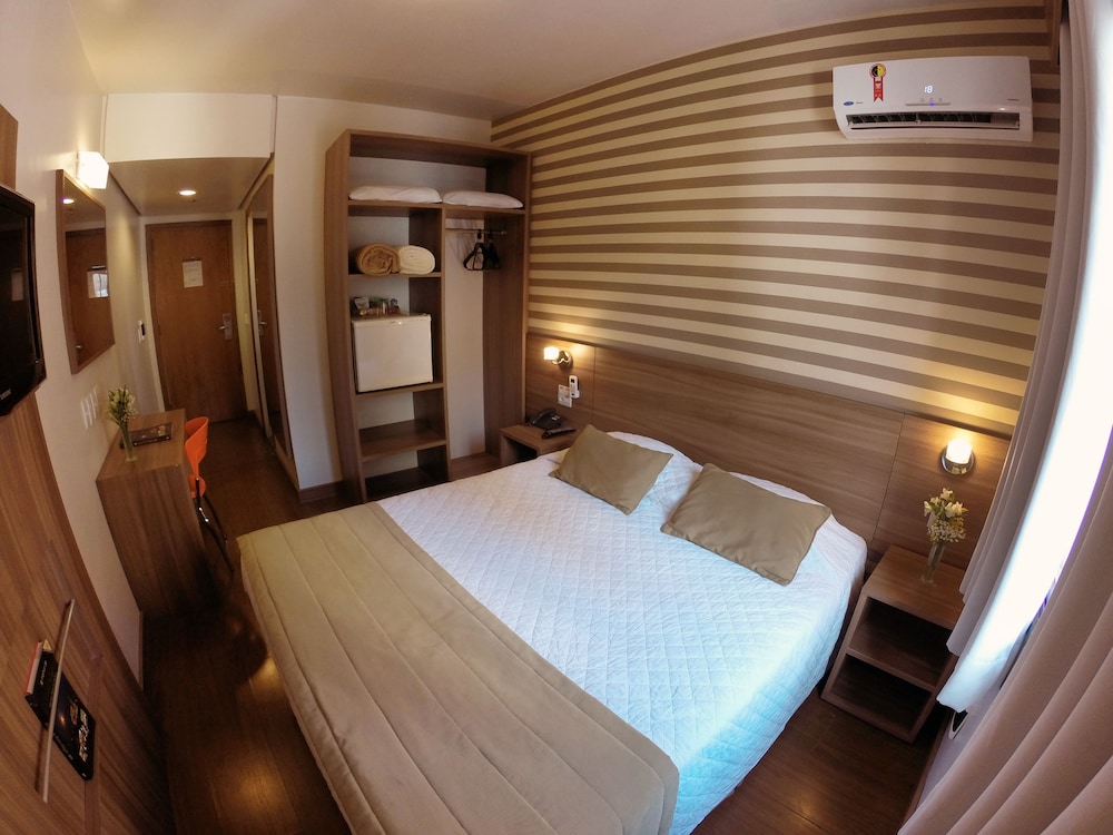 Room - Photo 1