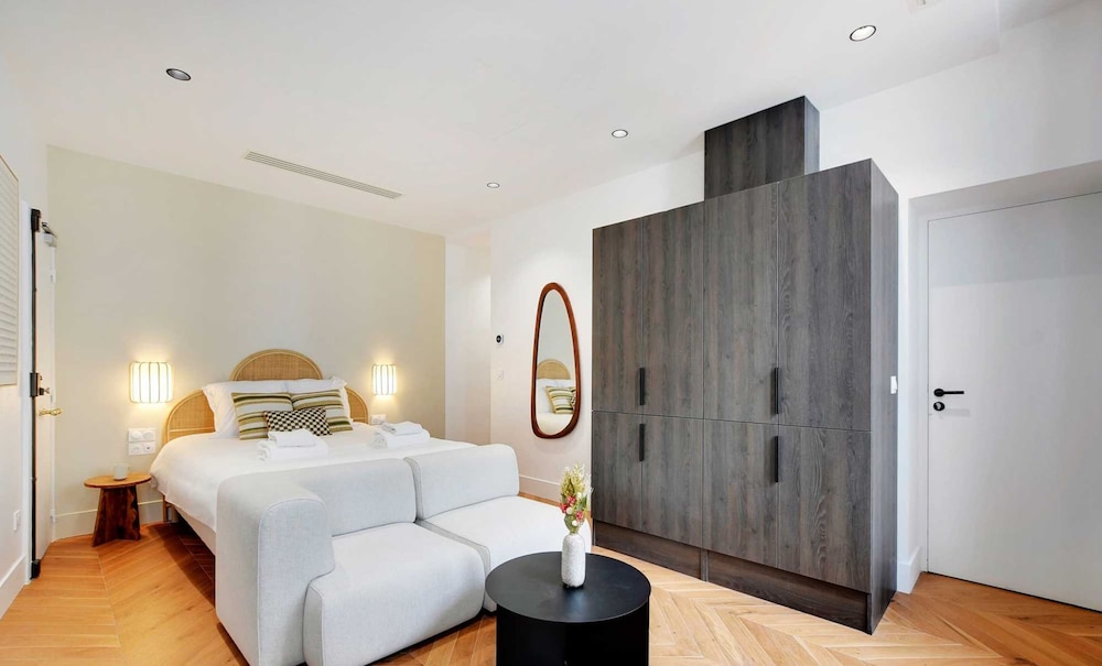 Apartment photo 1