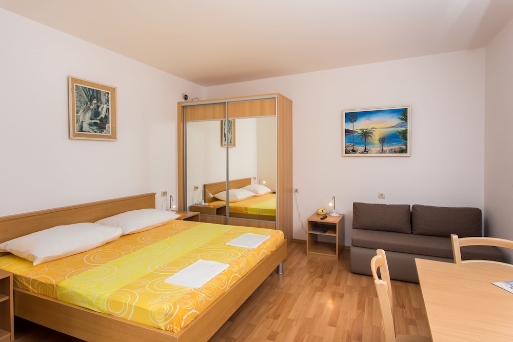 Studio (Apartments Bibijana- Premium Studio A)