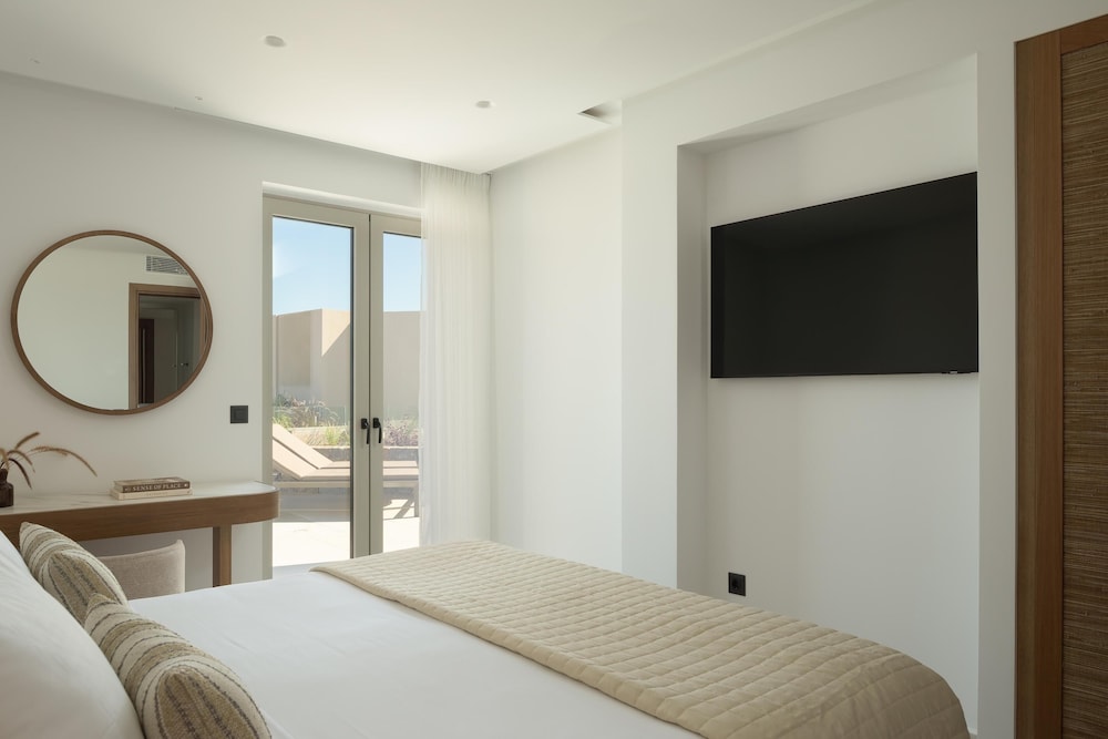 Suite with Hot Tub - Photo 1
