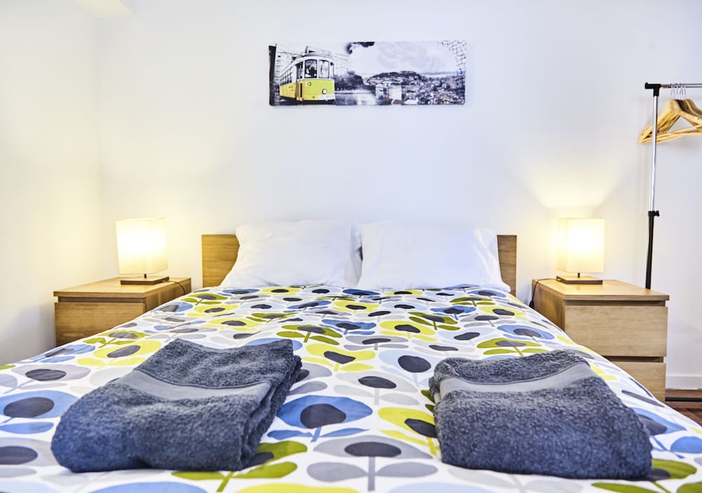 Apartment, 2 Bedrooms (Shared Backyard )