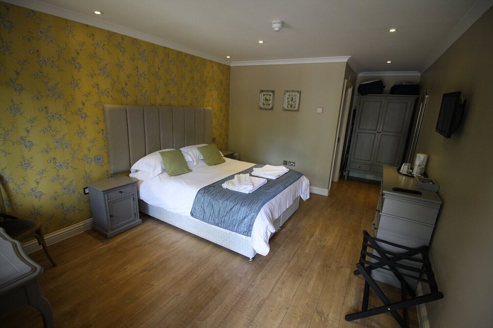 Double or Twin Room, Ensuite photo 3
