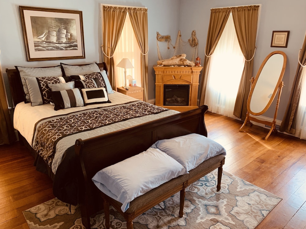 Hope - Upstairs bedroom