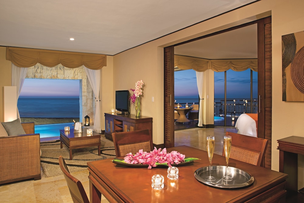 Preferred Club Ocean Front Governor Suite - Photo 1
