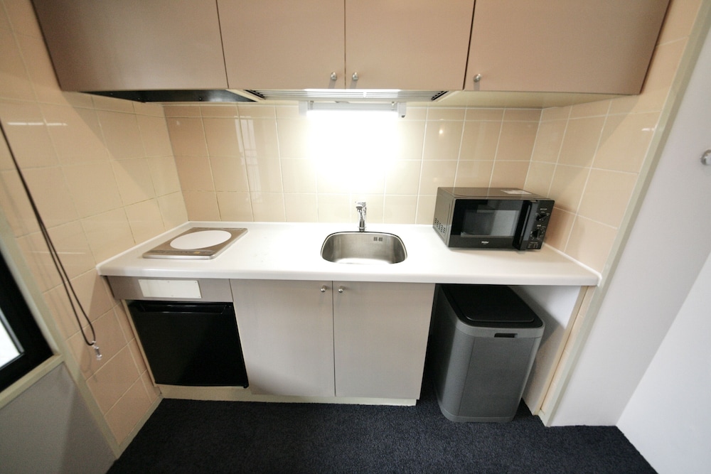 Deluxe Room, 3 Bedrooms, Non Smoking, Kitchen - Photo 10