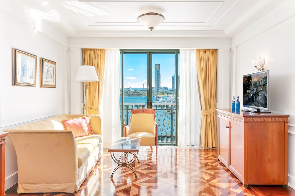 Broadwater Suite - Photo 3
