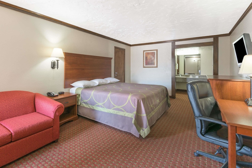 Standard Room, 1 King Bed photo 2