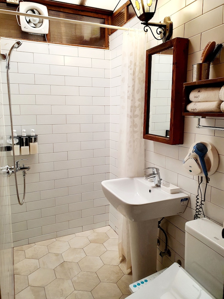 Traditional Double Room(Changpo) - Must contact the property before Check-In photo 3