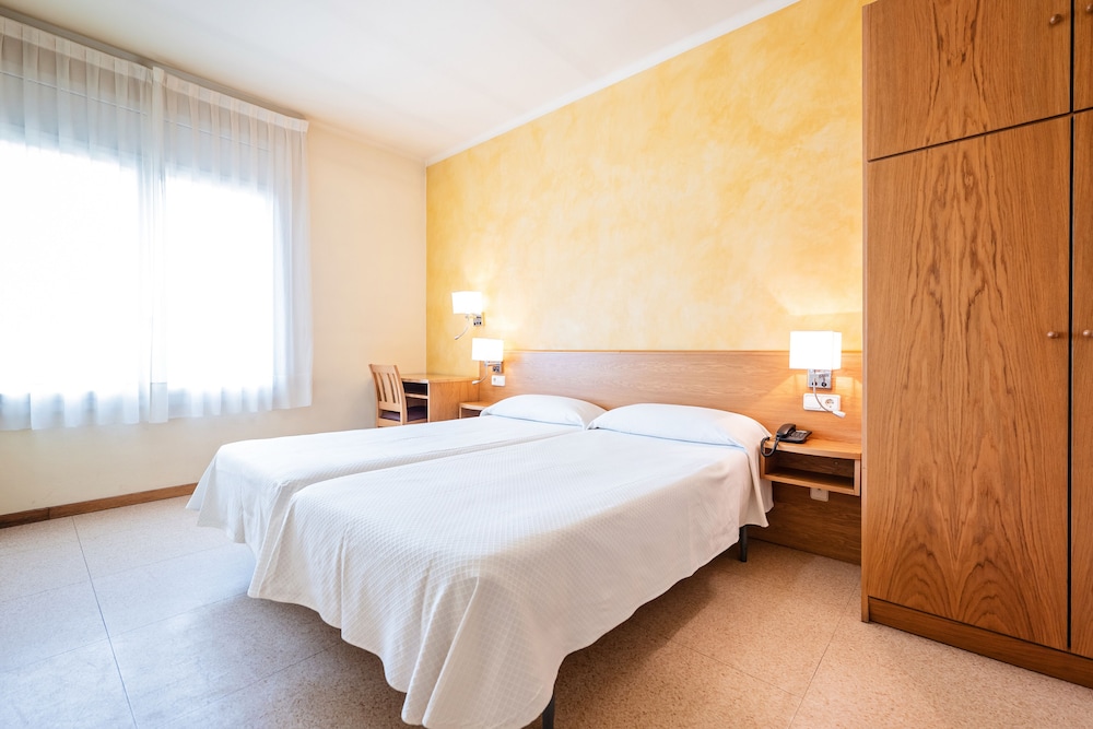 Basic Double Room photo 3