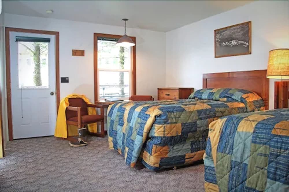 Standard Room, 2 Double Beds, Ocean View photo 2